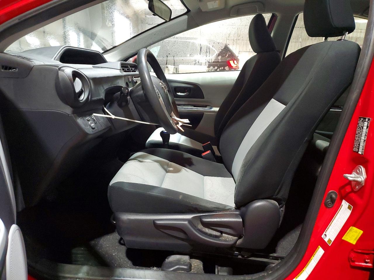 2013 TOYOTA PRIUS C TWO photo 13