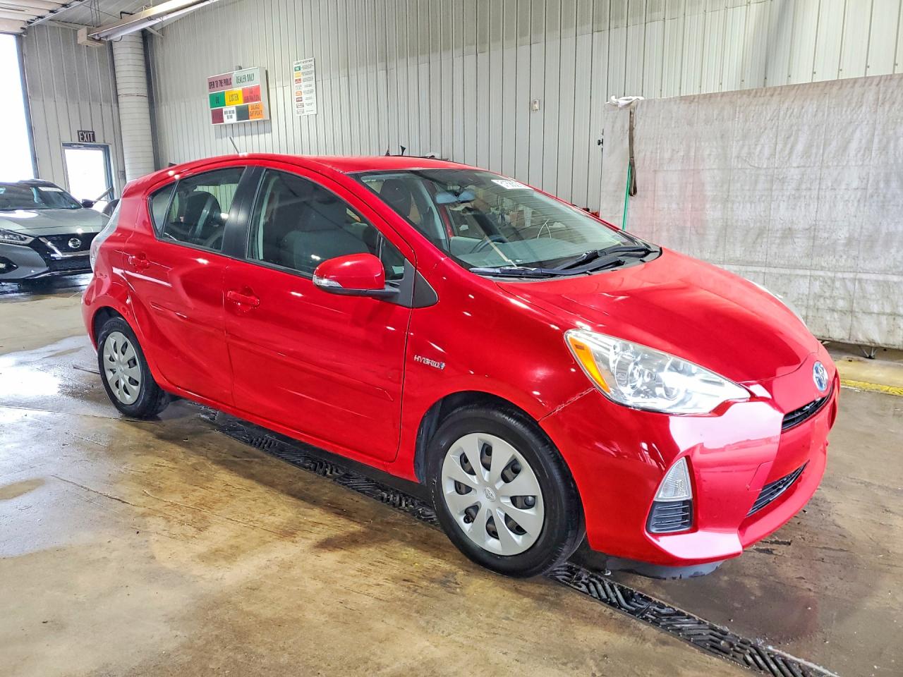 2013 TOYOTA PRIUS C TWO photo 7