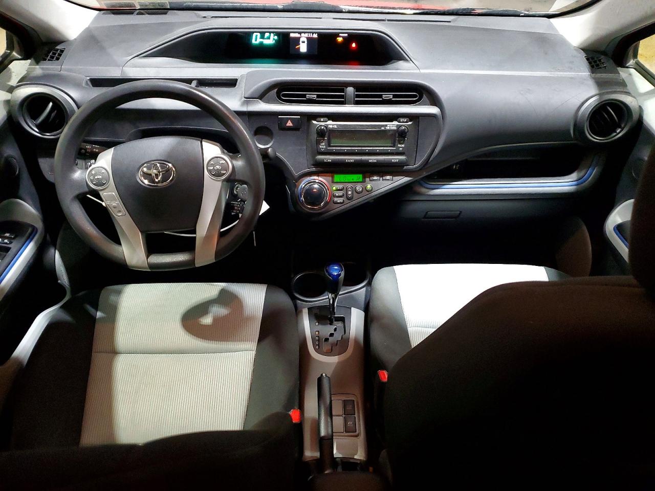 2013 TOYOTA PRIUS C TWO photo 15