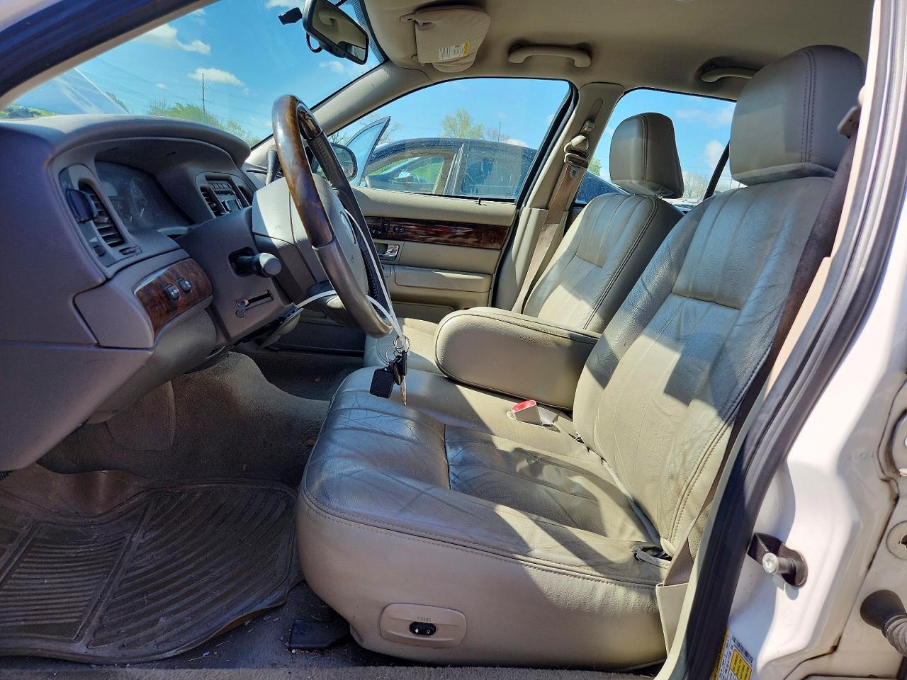 2010 MERCURY GRAND MARQUIS LS photo 13