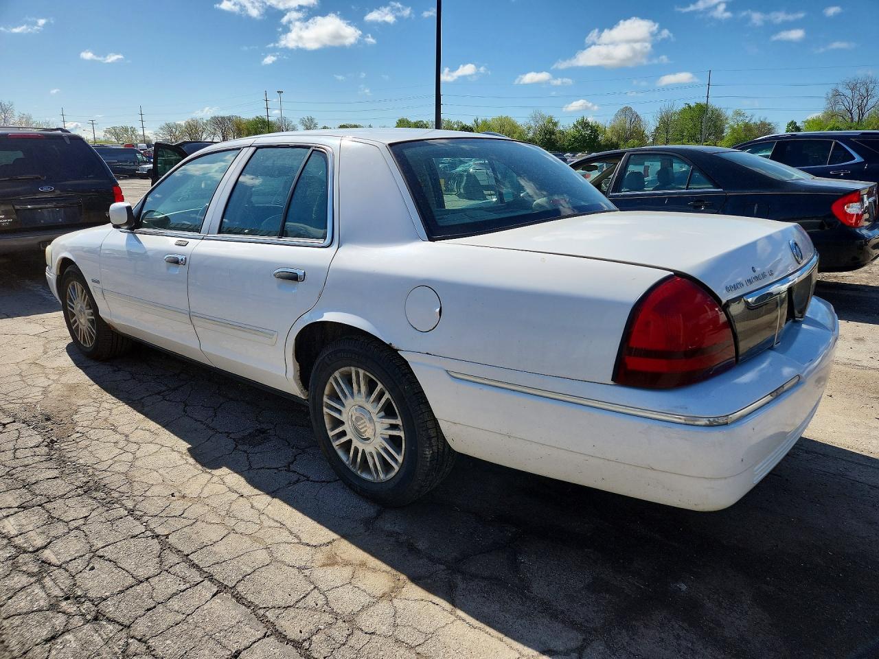 2010 MERCURY GRAND MARQUIS LS photo 3