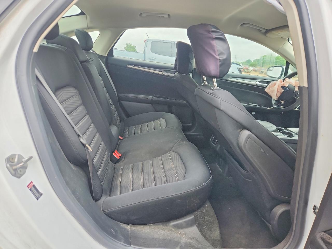 2016 FORD FUSION SE photo 28