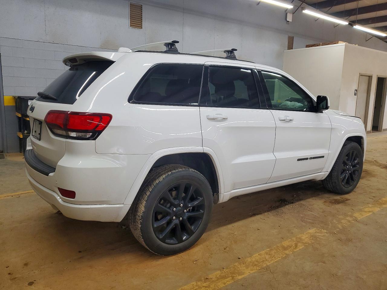 2018 JEEP GRAND CHEROKEE LAREDO photo 5