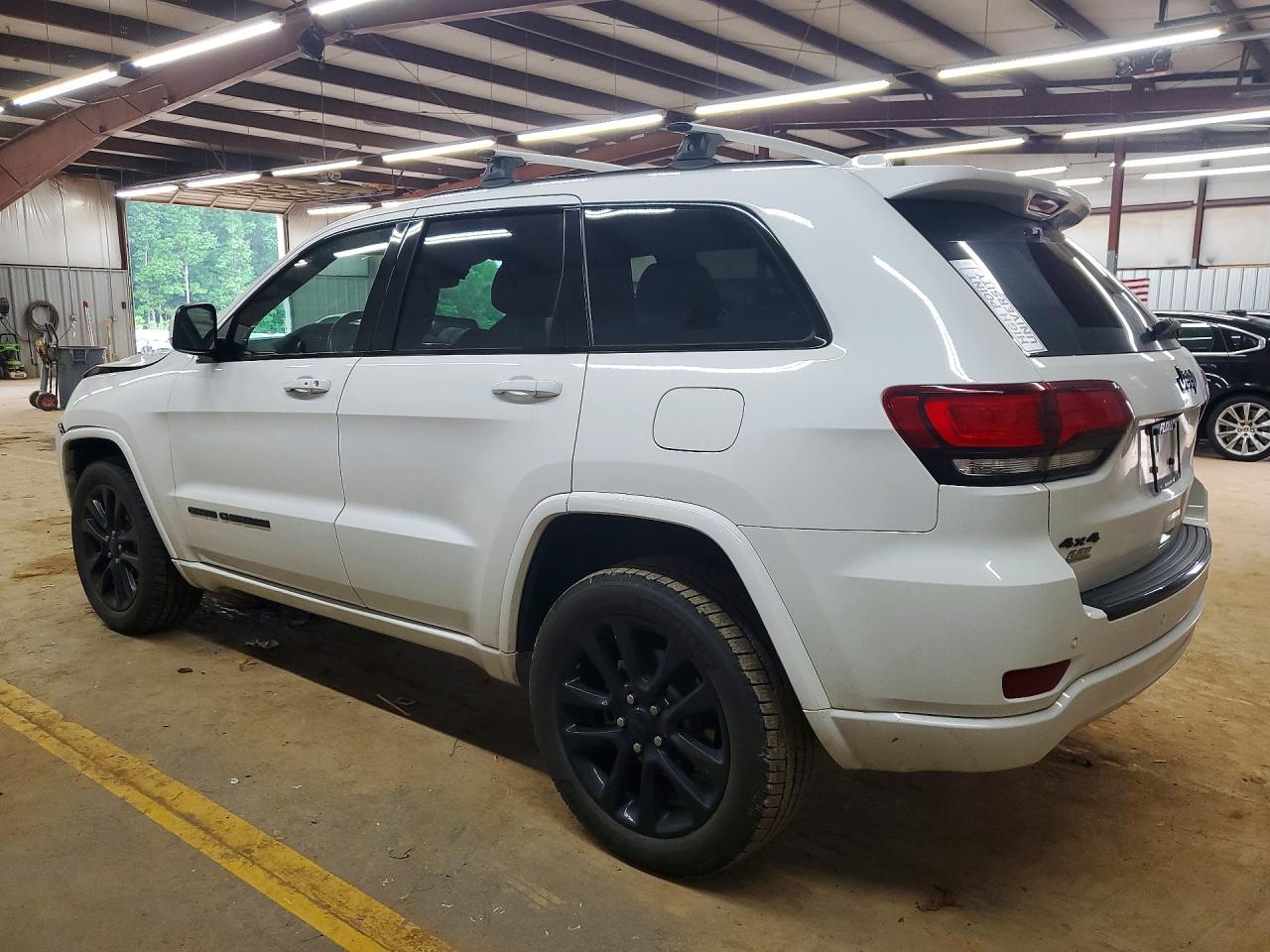 2018 JEEP GRAND CHEROKEE LAREDO photo 3