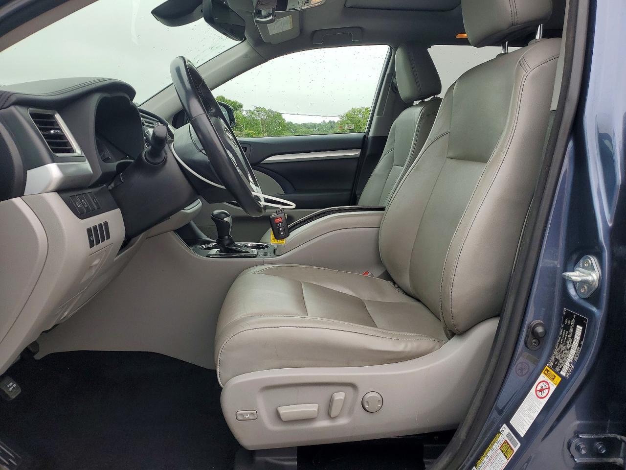 2018 TOYOTA HIGHLANDER XLE photo 13
