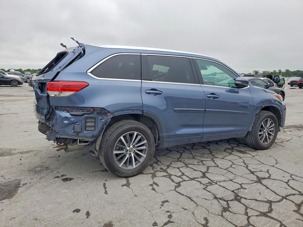 2018 TOYOTA HIGHLANDER XLE photo 5