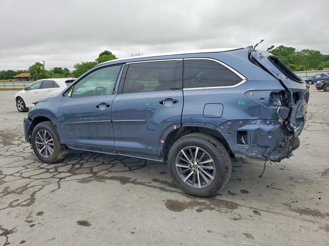 2018 TOYOTA HIGHLANDER XLE photo 3