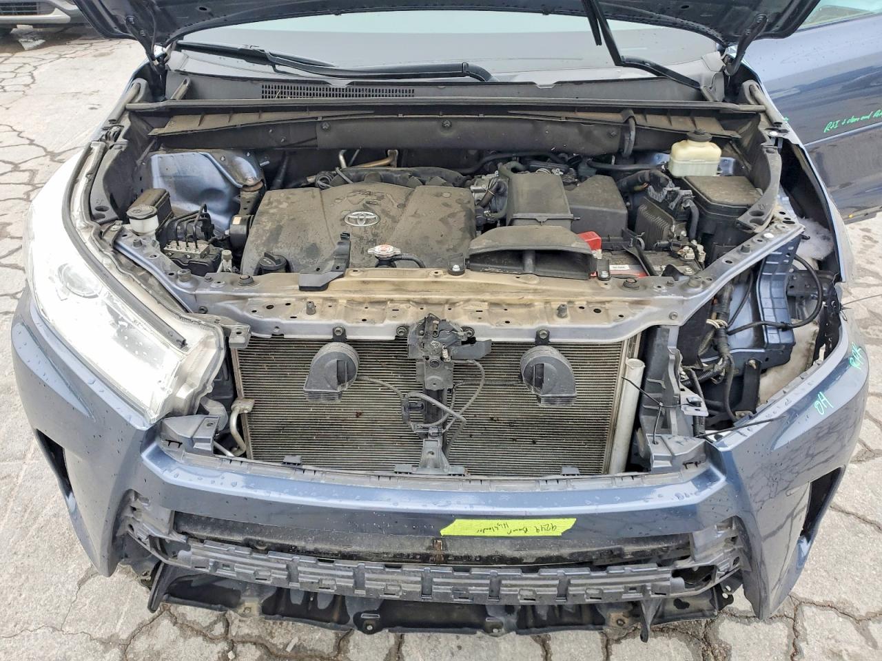 2018 TOYOTA HIGHLANDER XLE photo 23