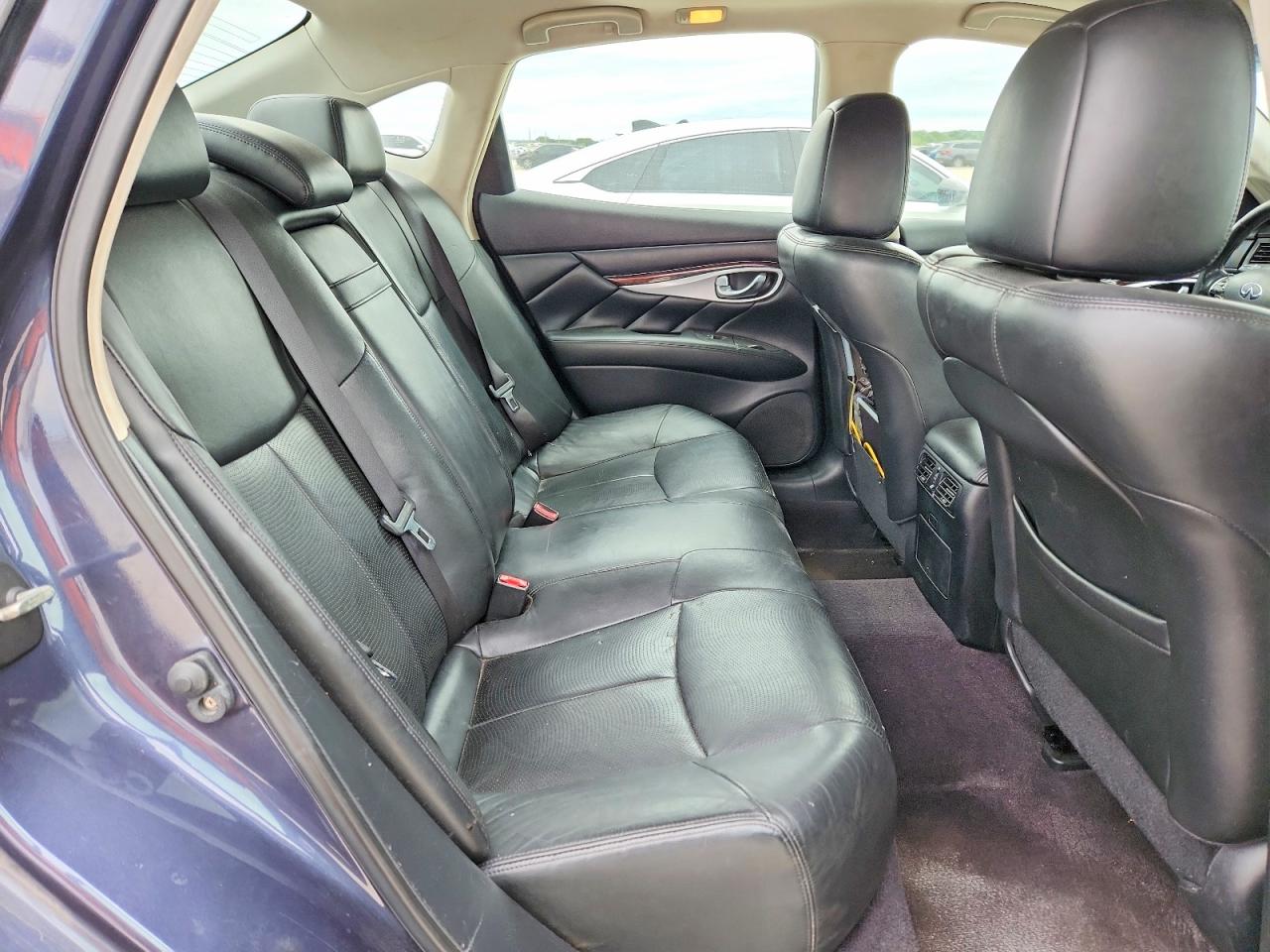 2011 INFINITI M37 BASE photo 10