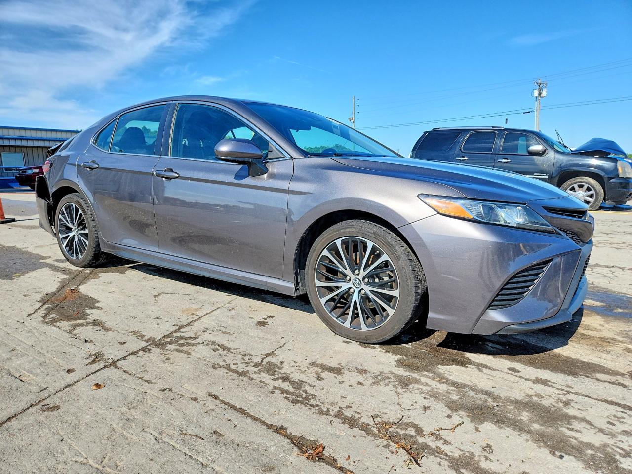 2019 TOYOTA CAMRY SE photo 4