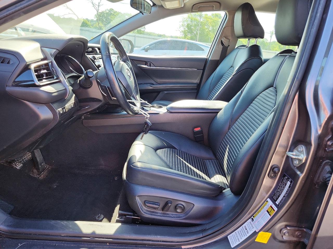 2019 TOYOTA CAMRY SE photo 7