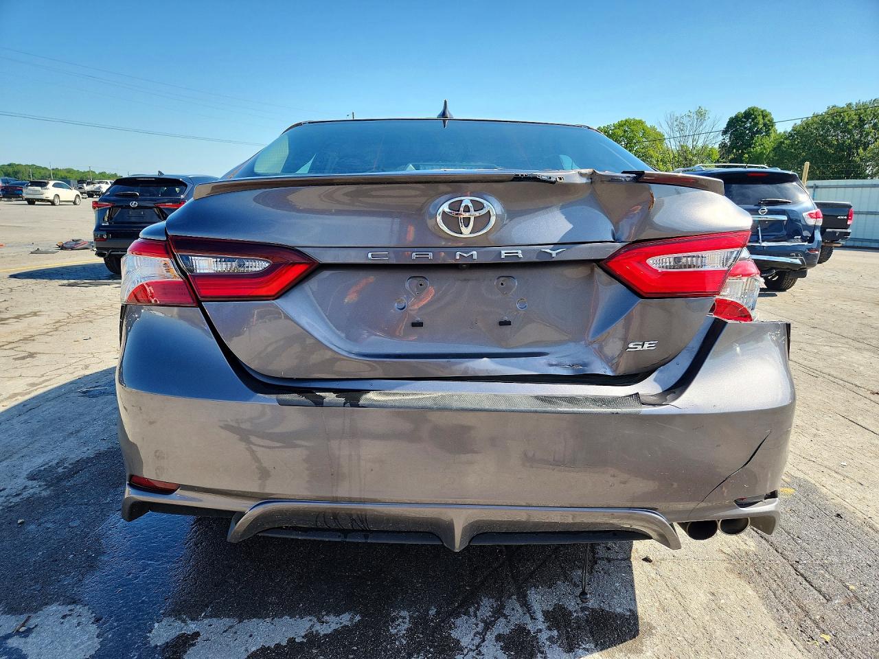 2019 TOYOTA CAMRY SE photo 6