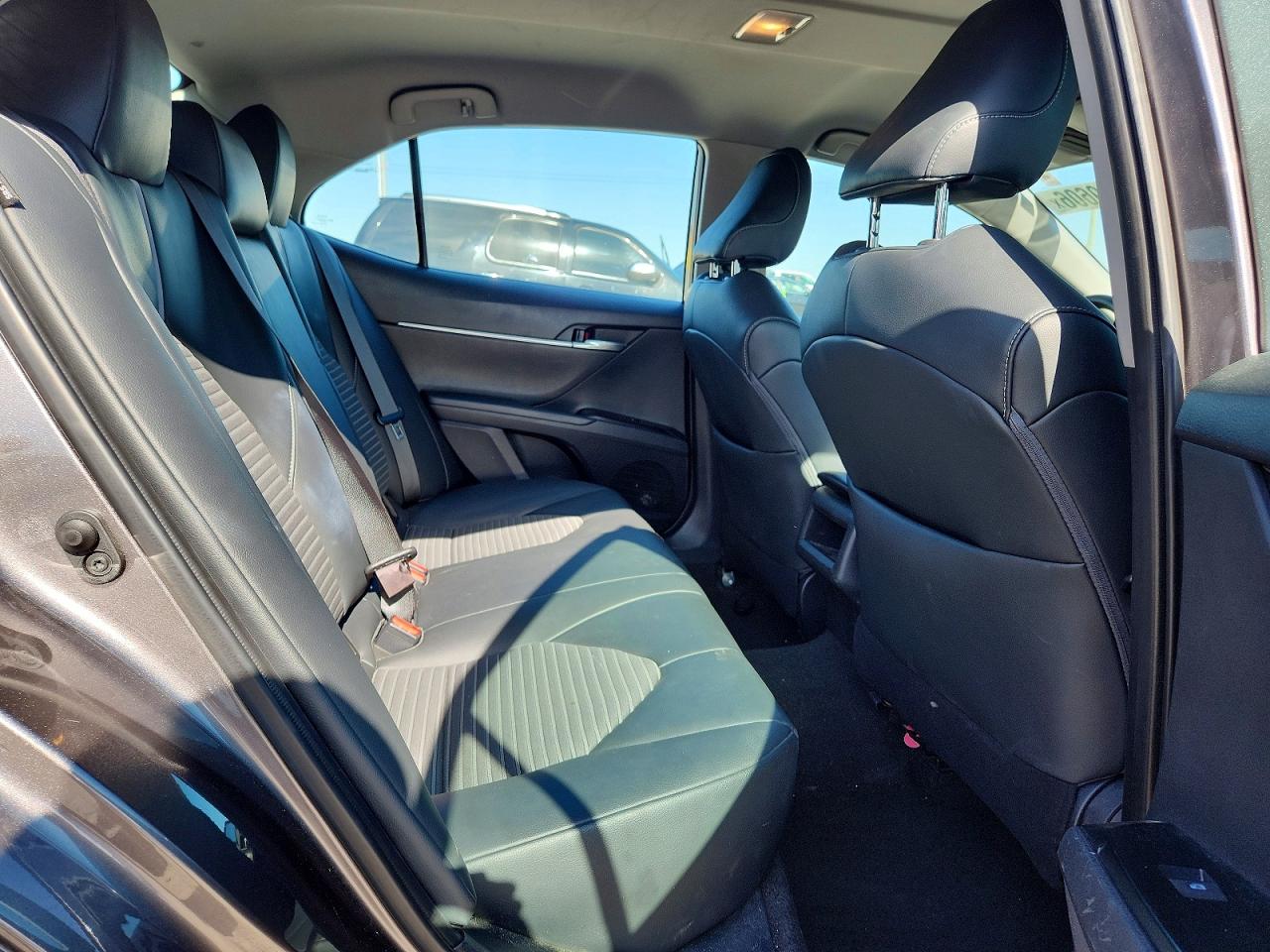 2019 TOYOTA CAMRY SE photo 10