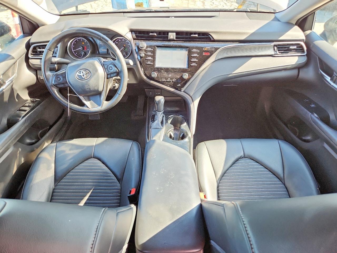 2019 TOYOTA CAMRY SE photo 8