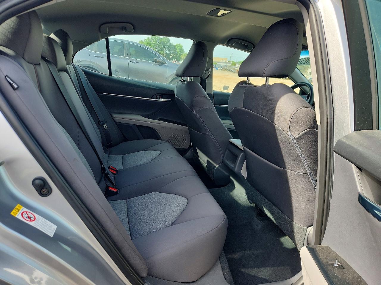 2018 TOYOTA CAMRY LE photo 19