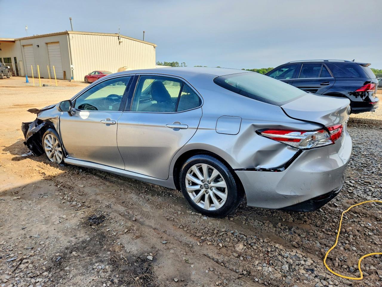 2018 TOYOTA CAMRY LE photo 3