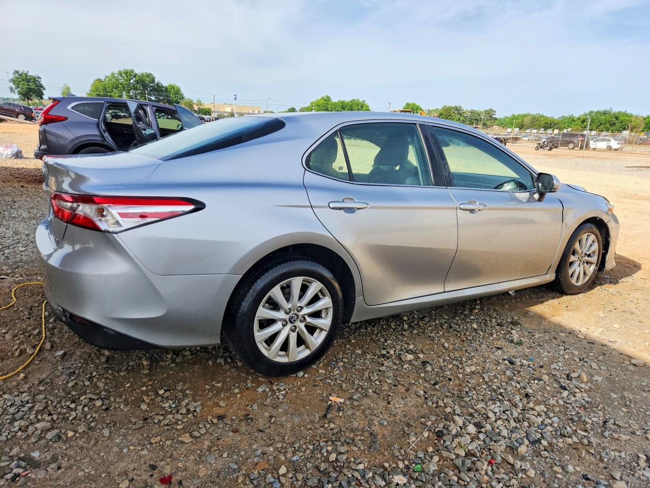 2018 TOYOTA CAMRY LE photo 5