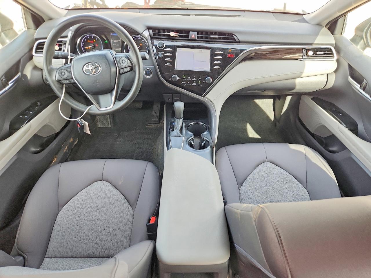 2018 TOYOTA CAMRY LE photo 15