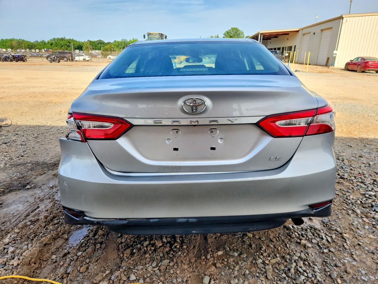 2018 TOYOTA CAMRY LE photo 11