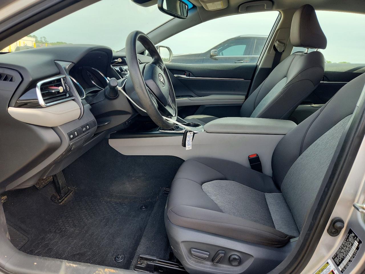 2018 TOYOTA CAMRY LE photo 13