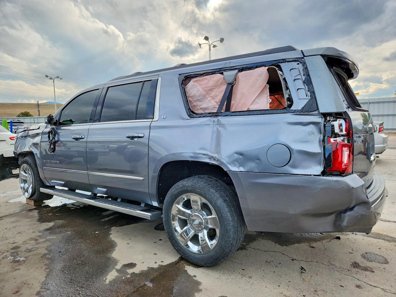 2018 CHEVROLET SUBURBAN K1500 LT photo 3