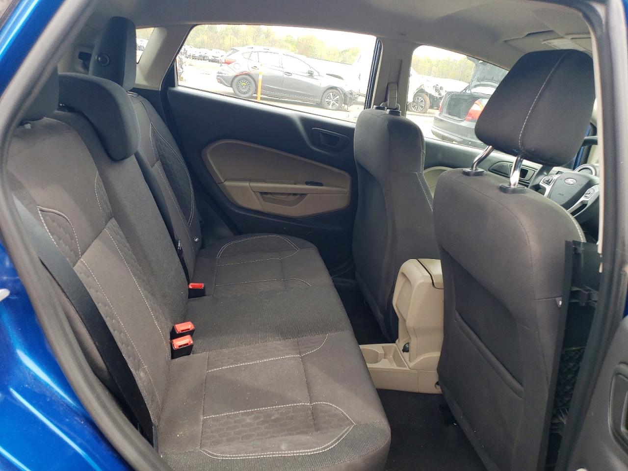 2018 FORD FIESTA SE photo 19
