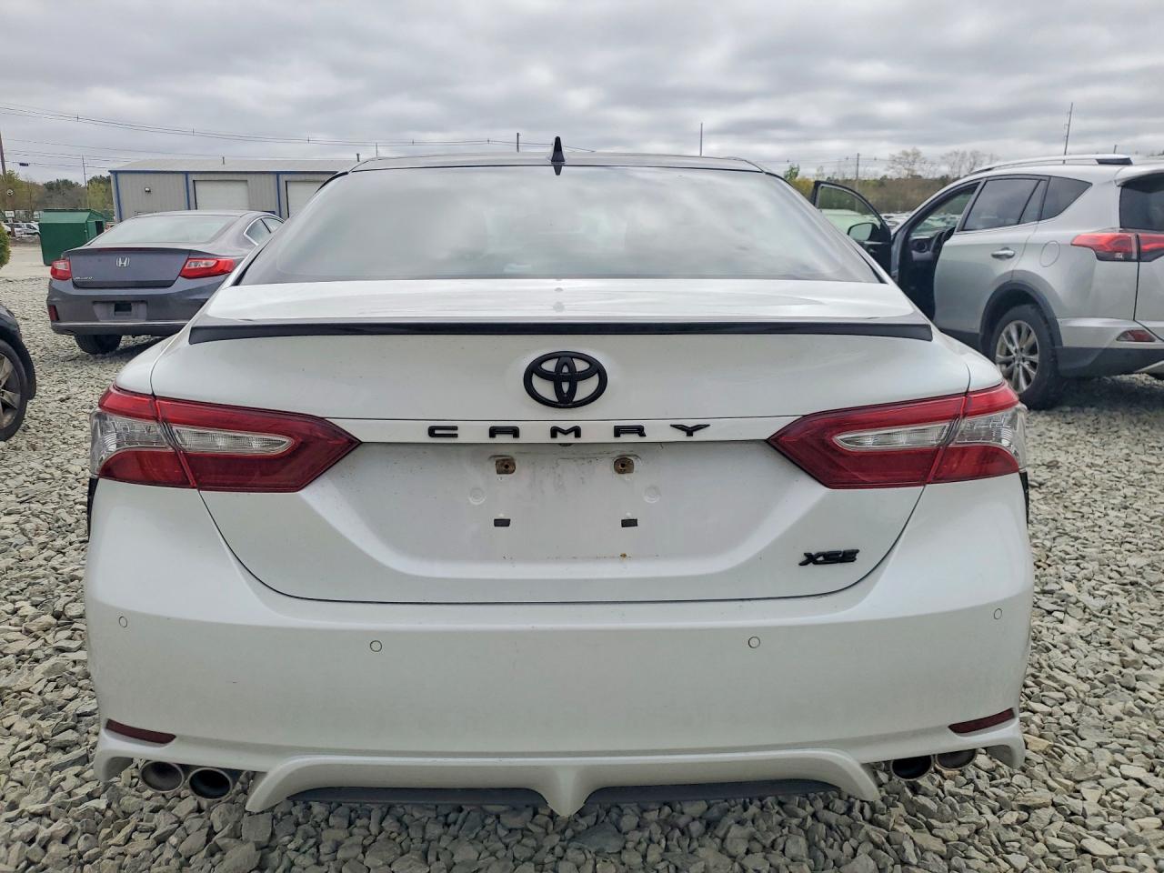 2018 TOYOTA CAMRY XSE photo 6