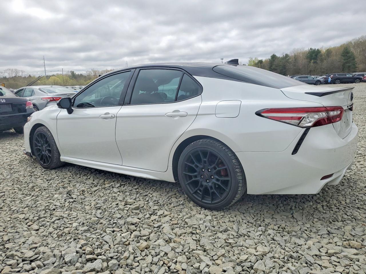 2018 TOYOTA CAMRY XSE photo 2