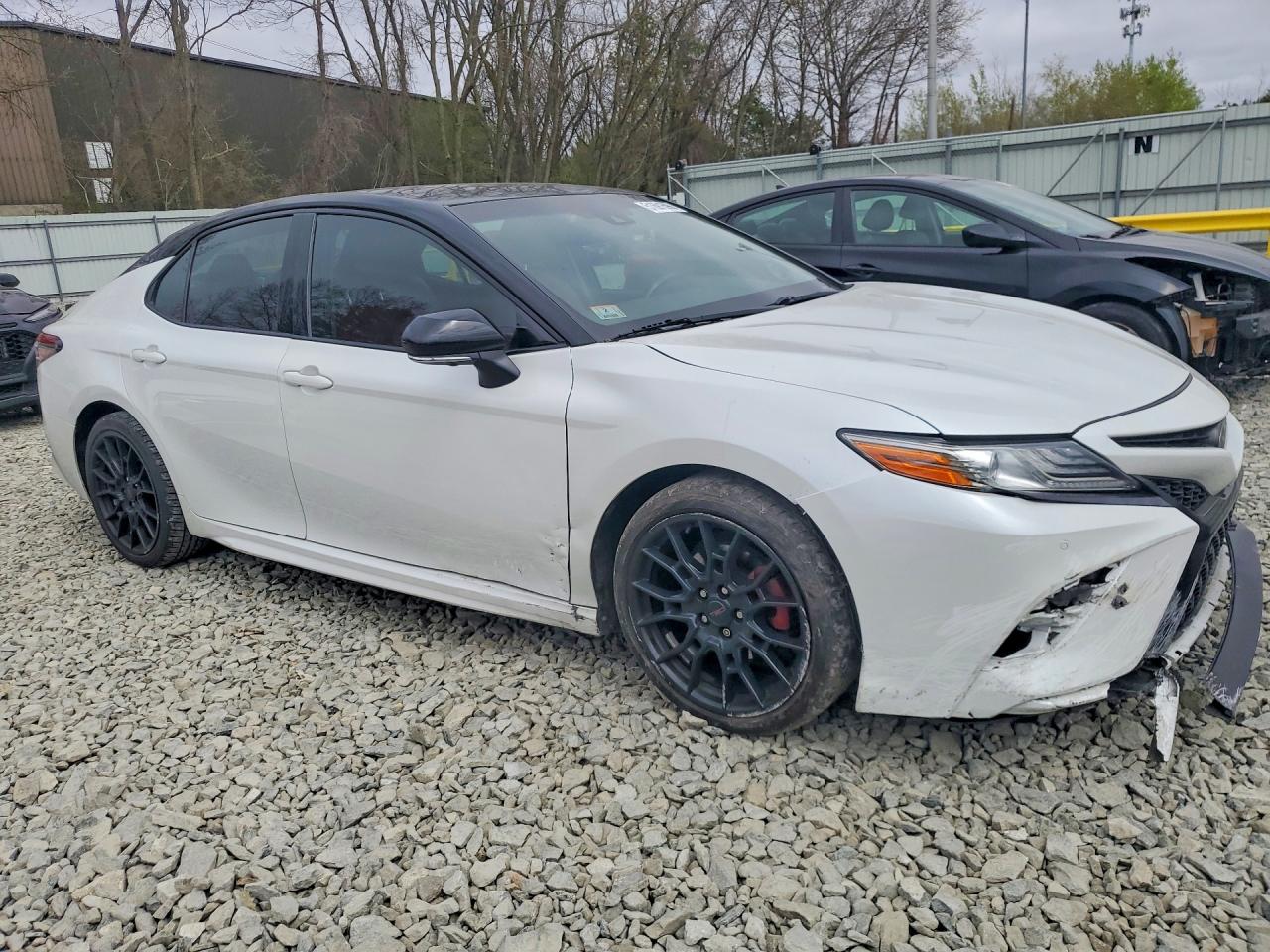 2018 TOYOTA CAMRY XSE photo 4