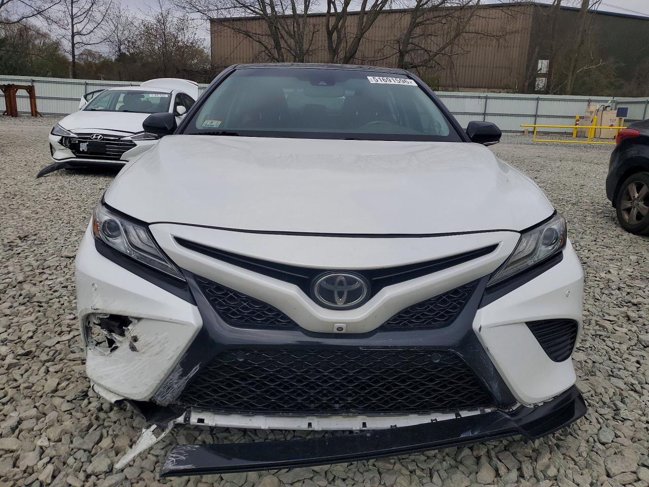 2018 TOYOTA CAMRY XSE photo 5
