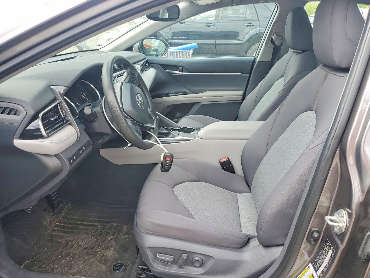 2020 TOYOTA CAMRY LE photo 7