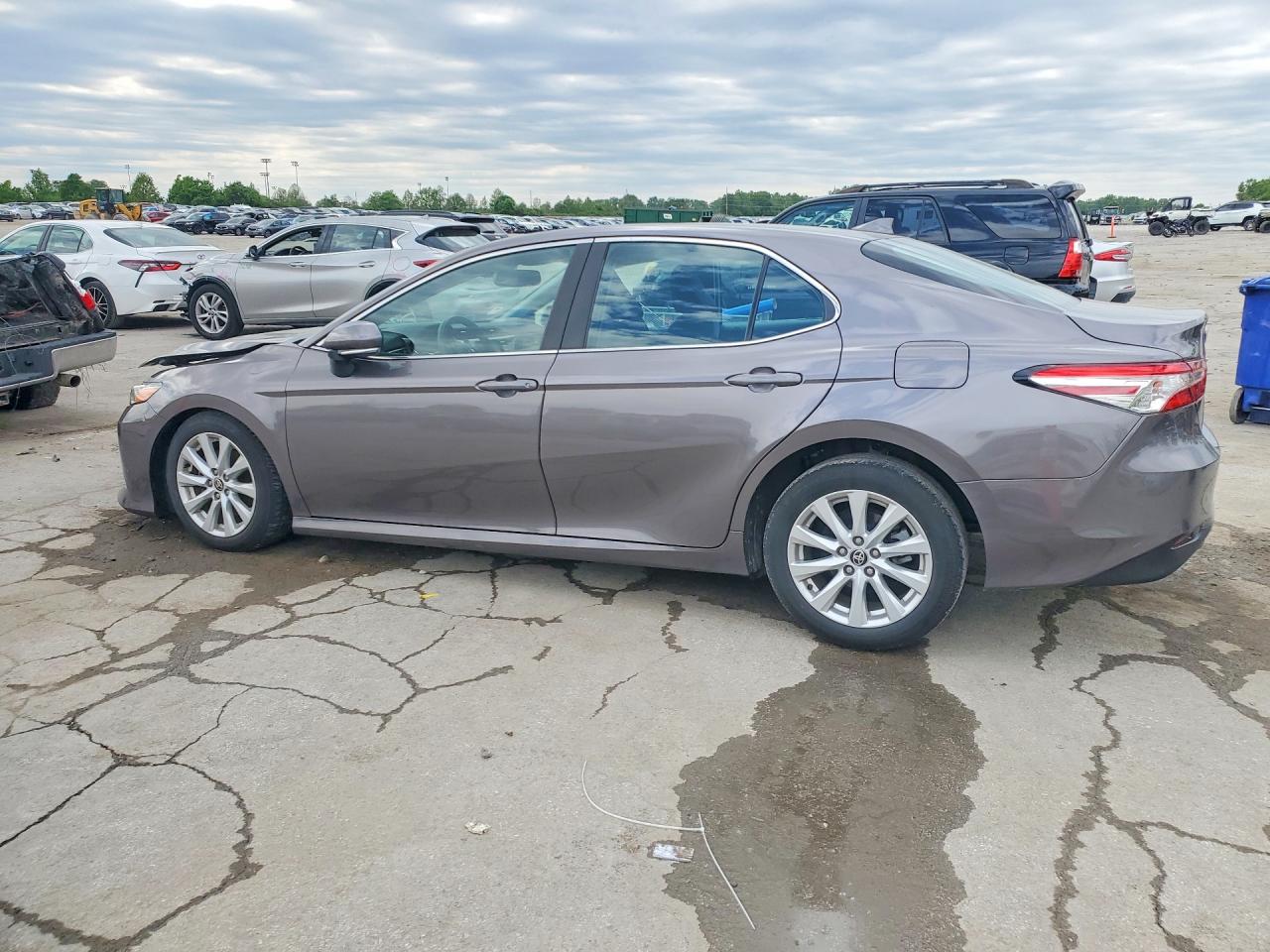 2020 TOYOTA CAMRY LE photo 2