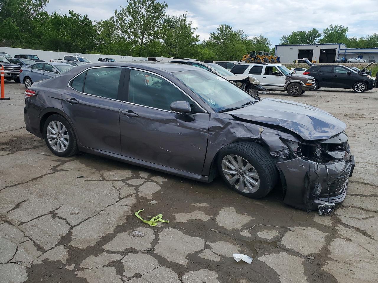 2020 TOYOTA CAMRY LE photo 4