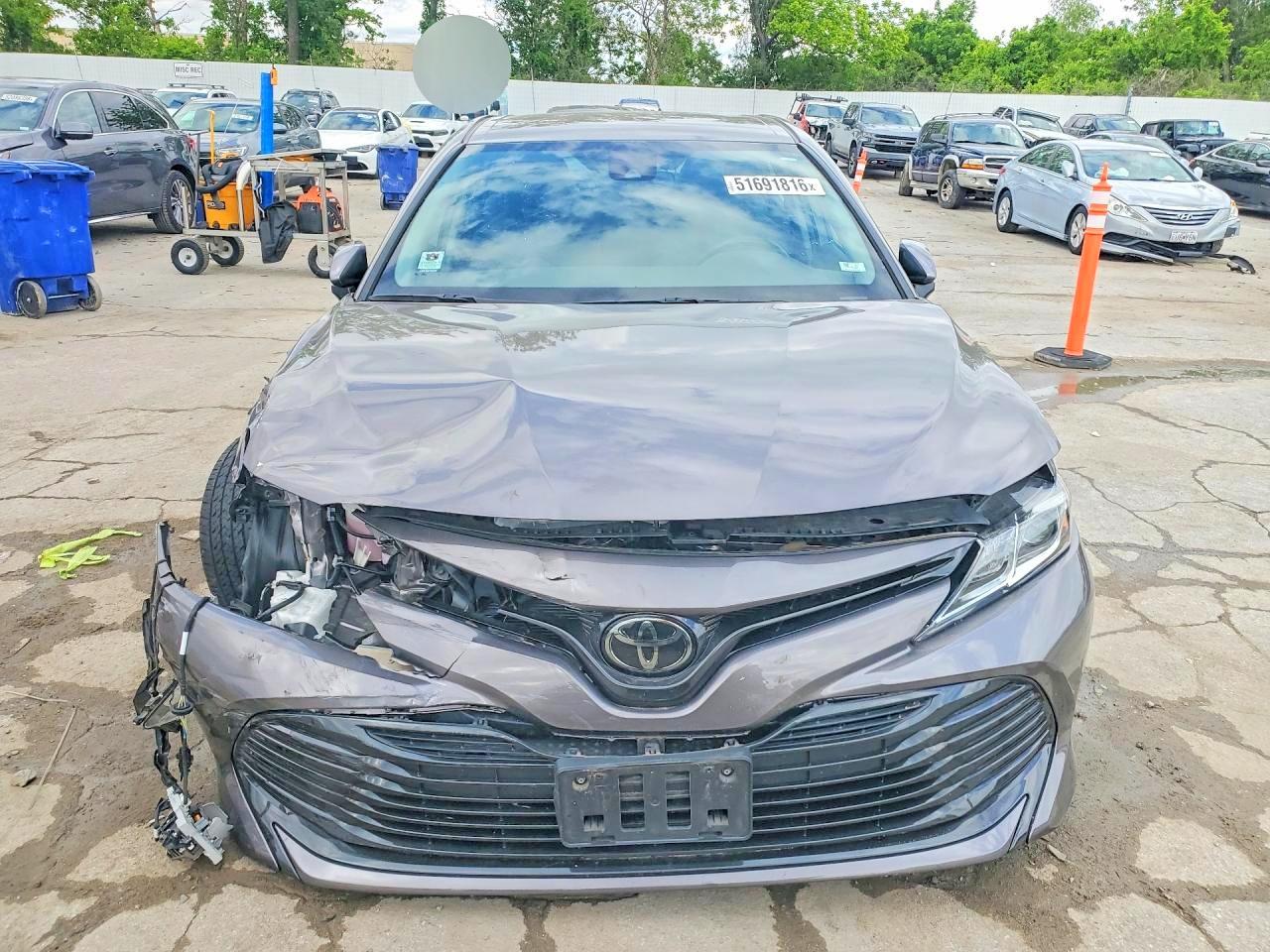 2020 TOYOTA CAMRY LE photo 5
