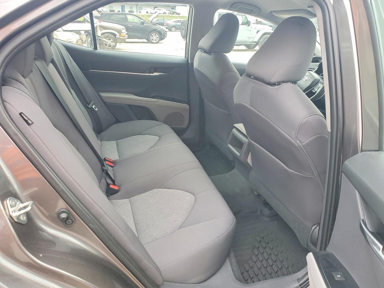 2020 TOYOTA CAMRY LE photo 10