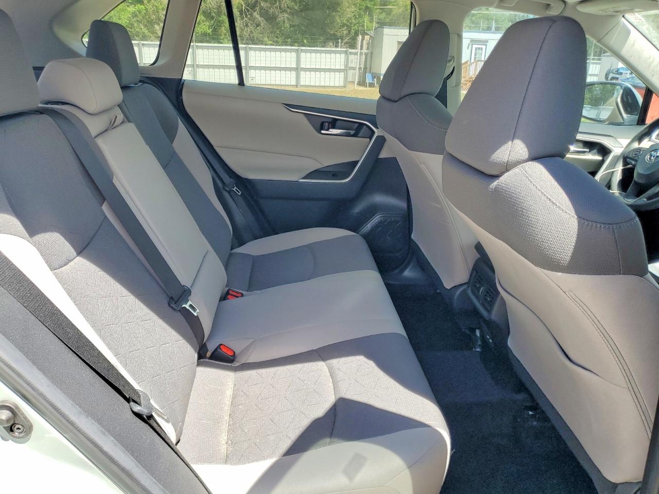 2022 TOYOTA RAV4 XLE photo 31