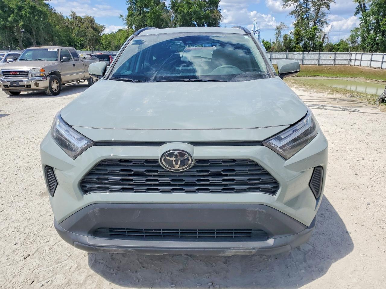 2022 TOYOTA RAV4 XLE photo 13