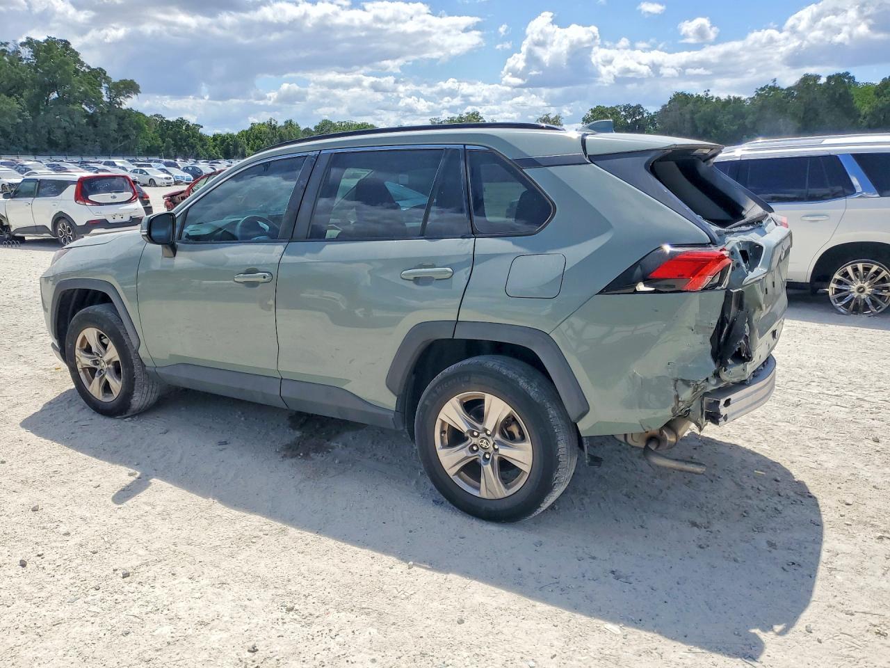2022 TOYOTA RAV4 XLE photo 4
