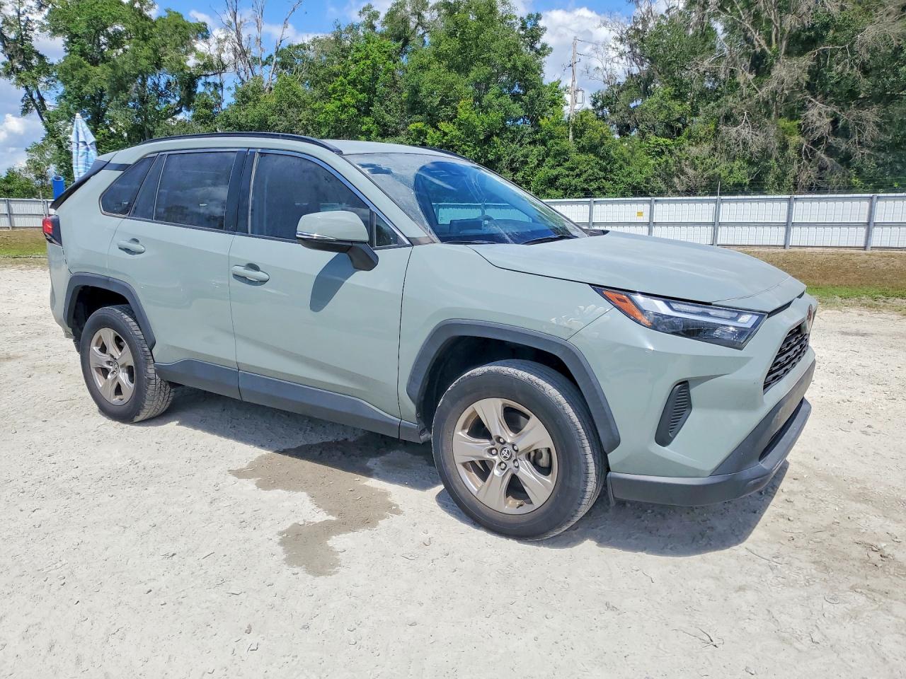 2022 TOYOTA RAV4 XLE photo 10