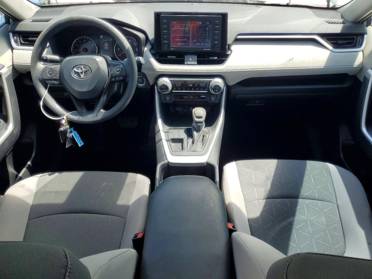 2022 TOYOTA RAV4 XLE photo 22