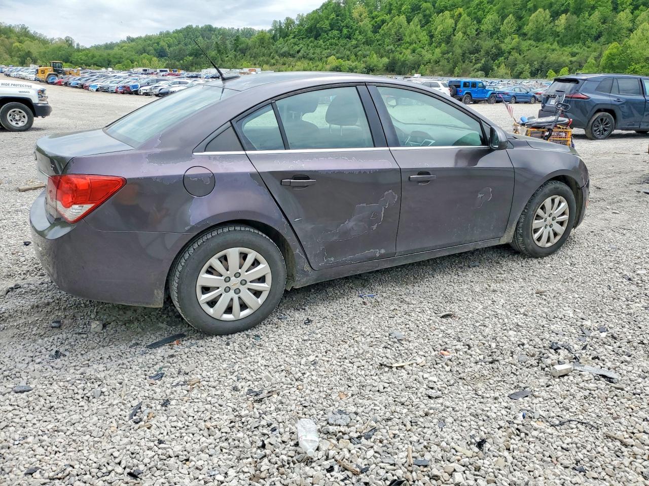 2011 CHEVROLET CRUZE LT photo 3