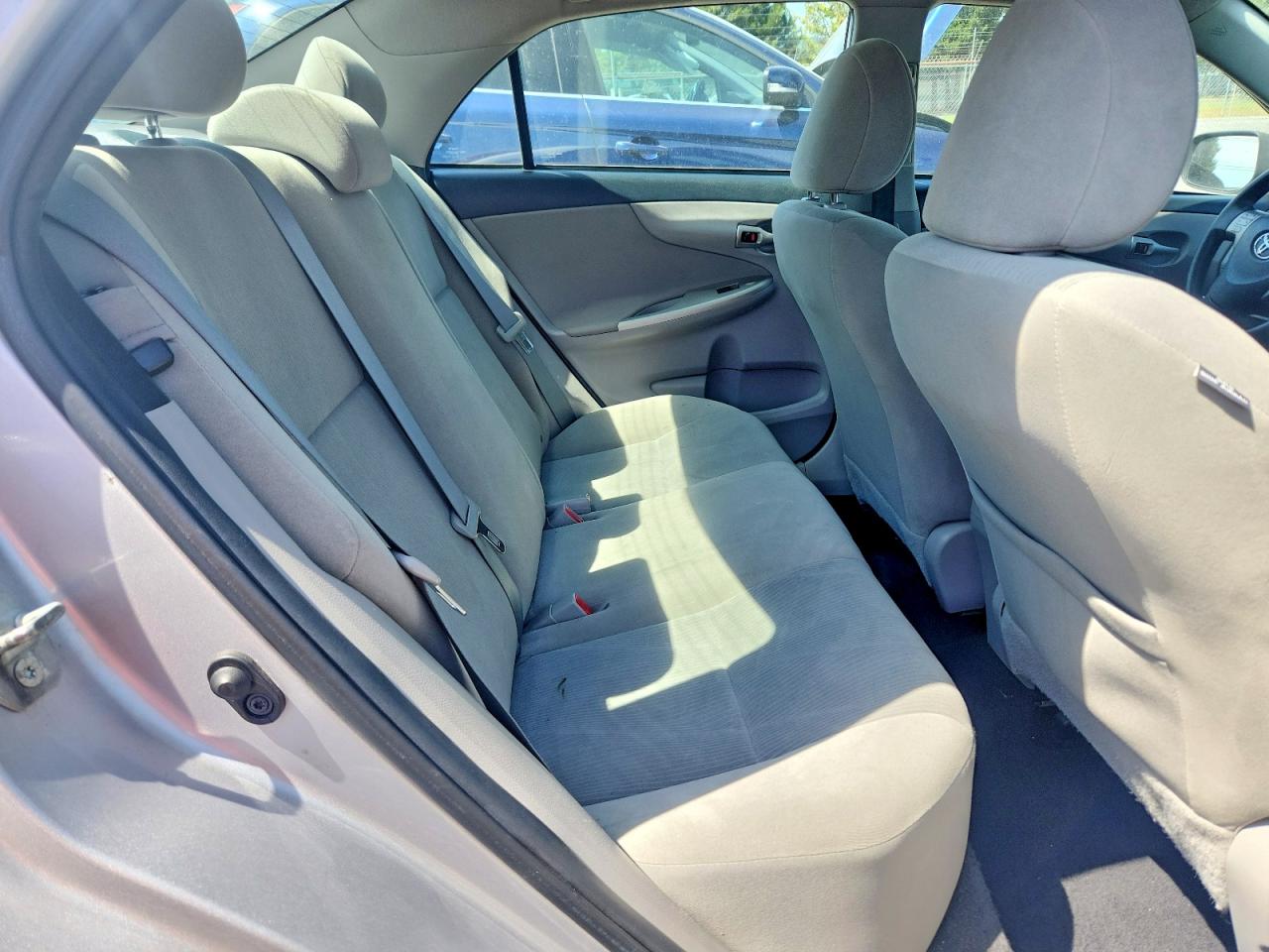 2012 TOYOTA COROLLA LE photo 19