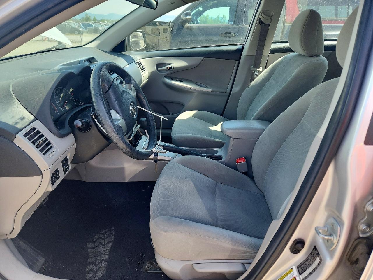 2012 TOYOTA COROLLA LE photo 13