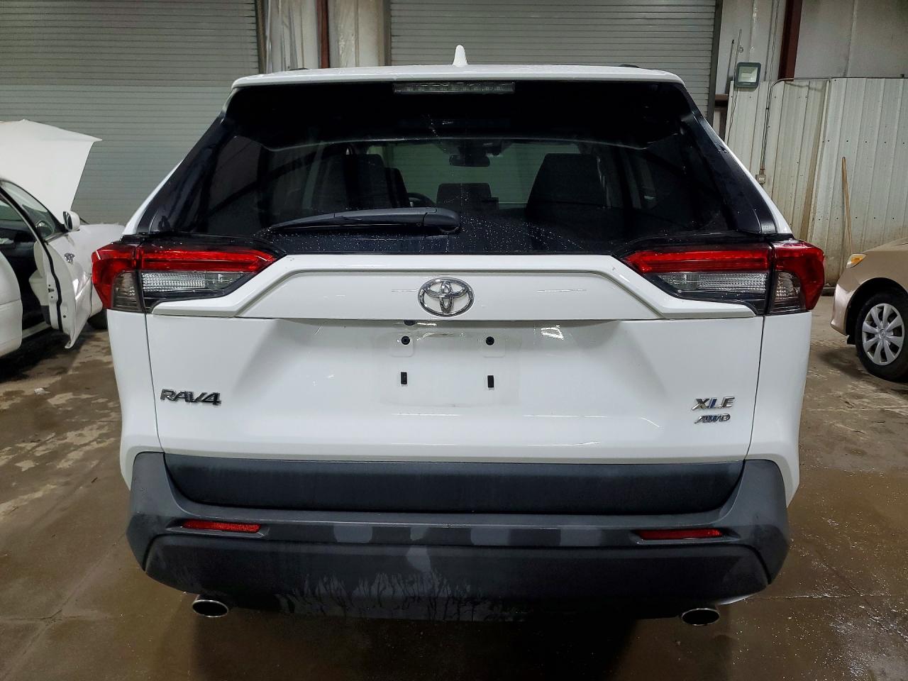 2022 TOYOTA RAV4 XLE photo 6