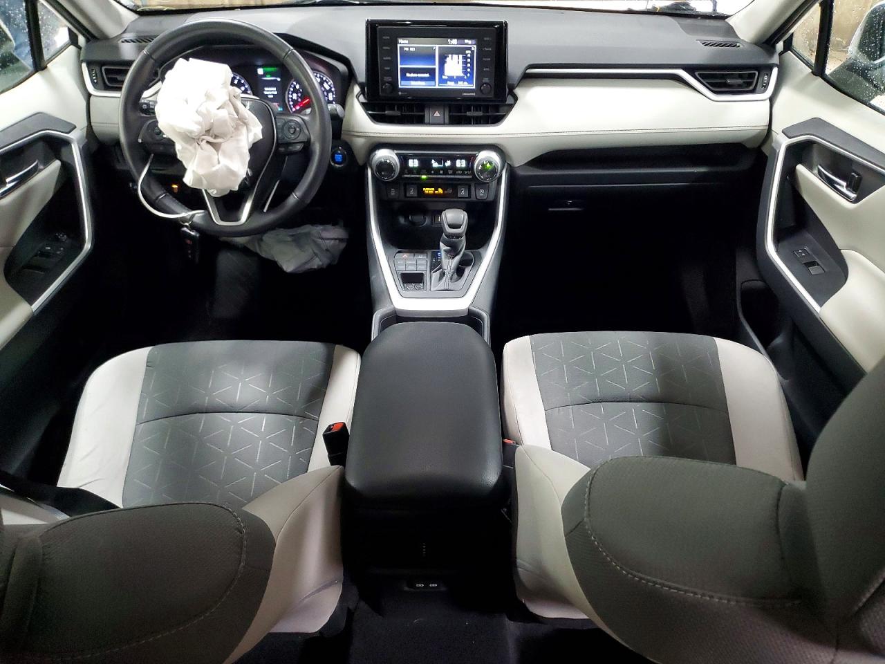 2022 TOYOTA RAV4 XLE photo 8