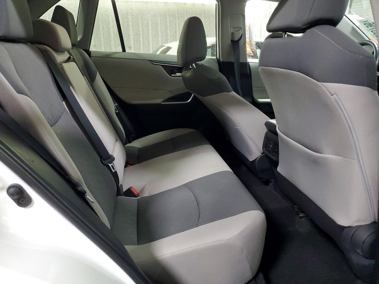2022 TOYOTA RAV4 XLE photo 10
