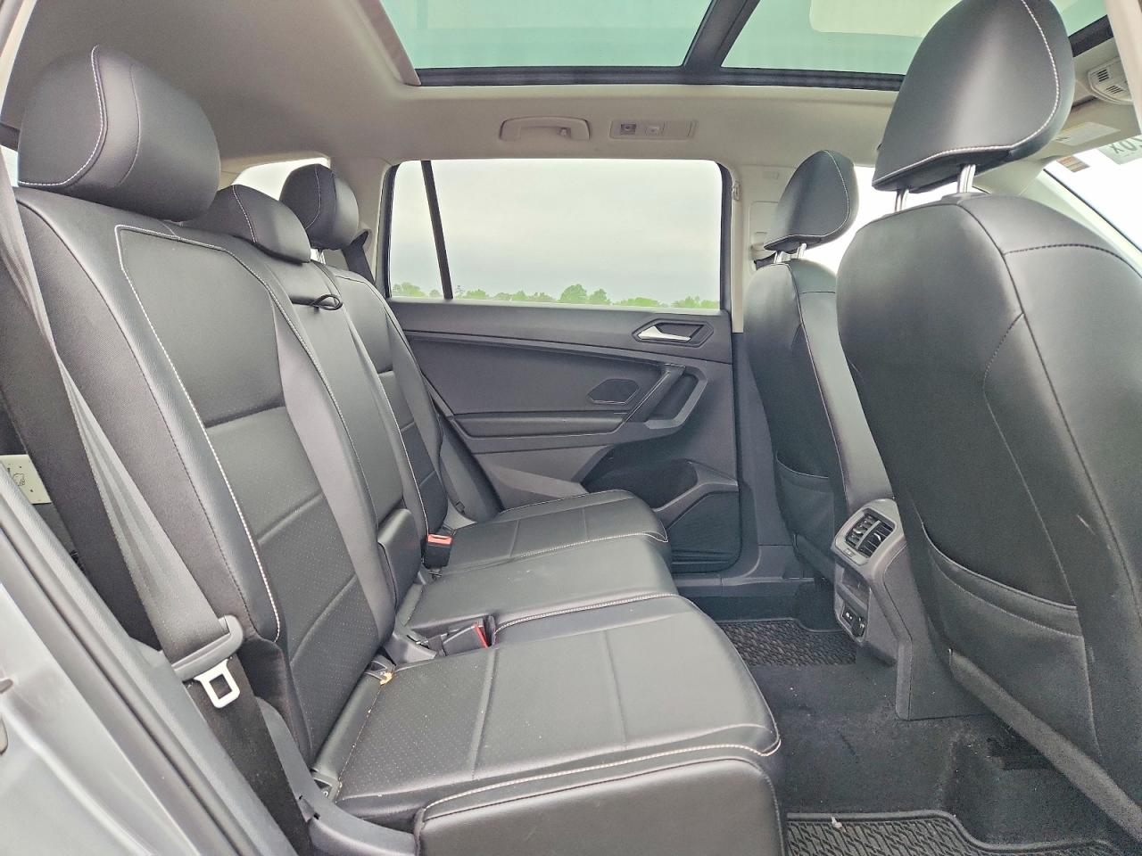 2021 VOLKSWAGEN TIGUAN SE photo 21