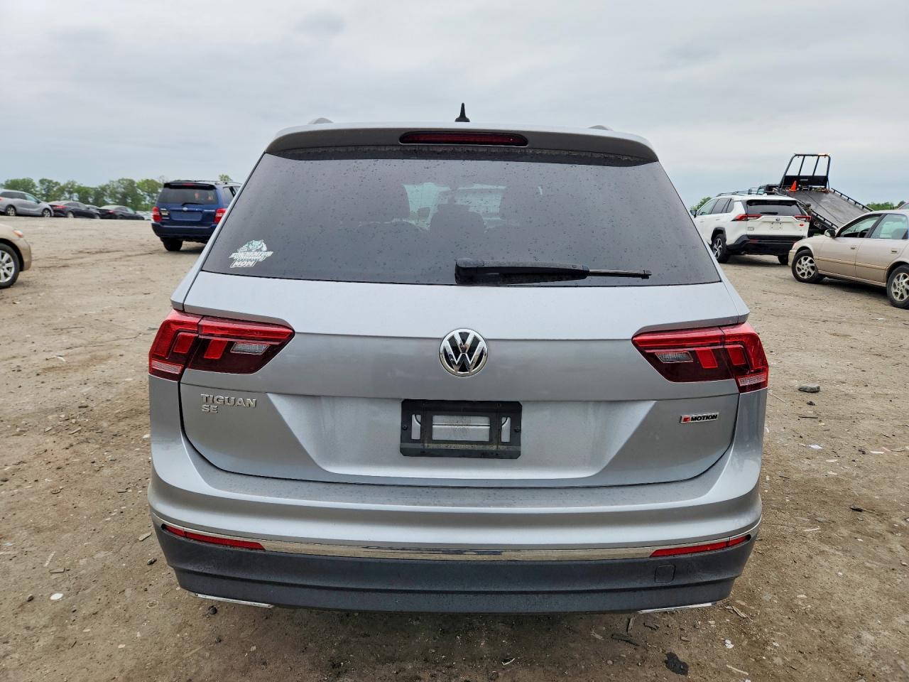 2021 VOLKSWAGEN TIGUAN SE photo 11