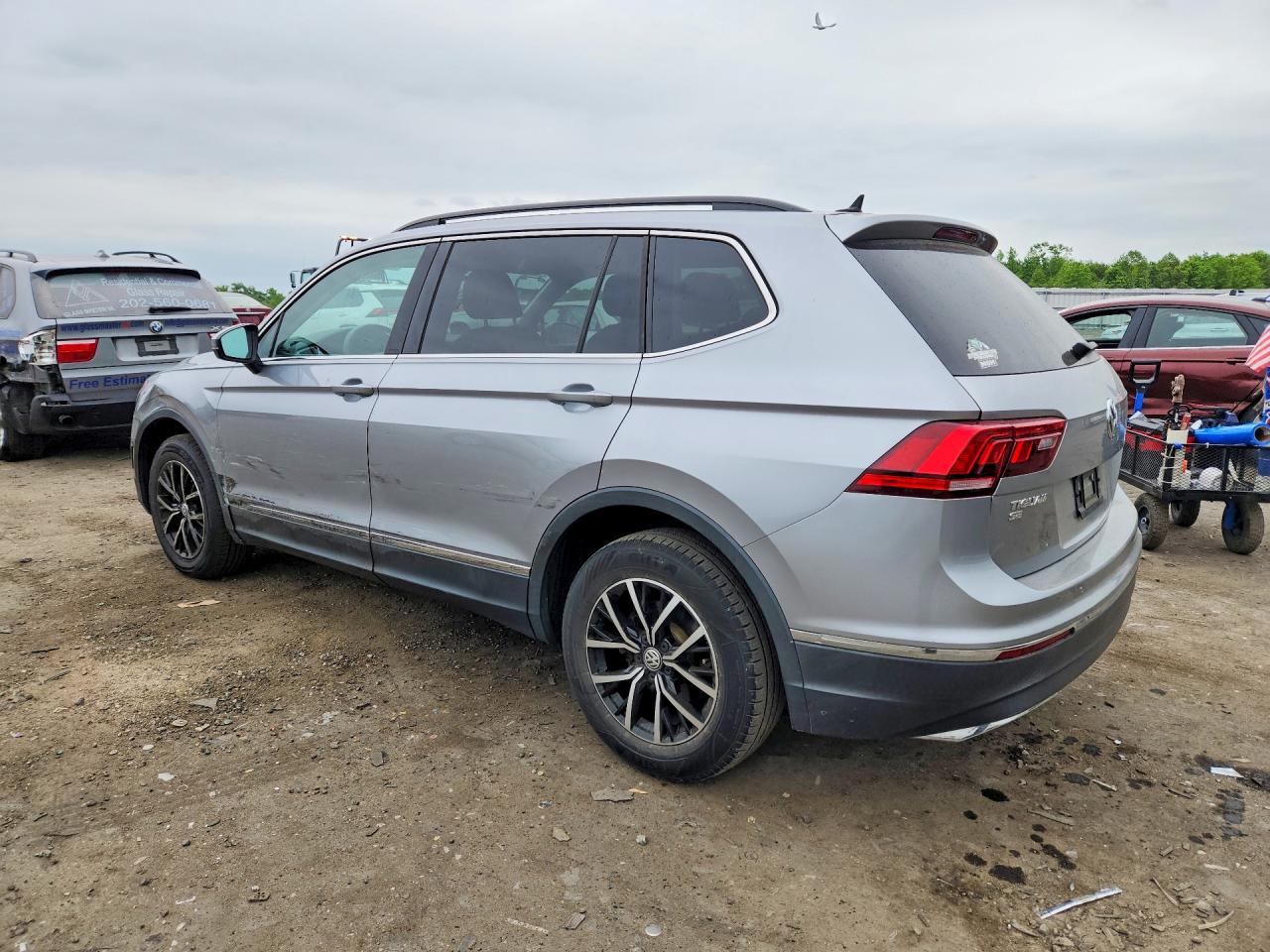 2021 VOLKSWAGEN TIGUAN SE photo 3