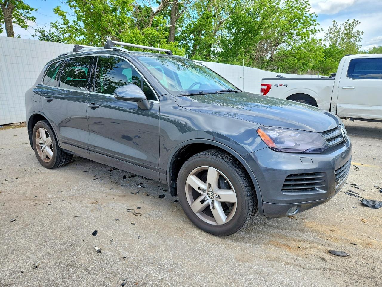 2014 VOLKSWAGEN TOUAREG V6 photo 4